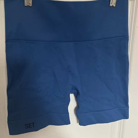 Set active cobalt shorts small - Picture 2 of 2